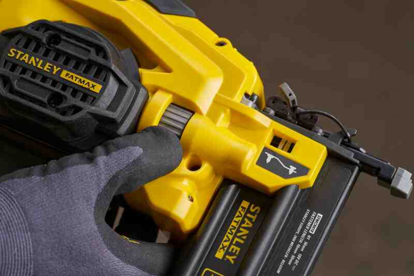 Пістолет цвяхозабивний акумуляторний STANLEY FATMAX SFMCN618B-SFMCN618B