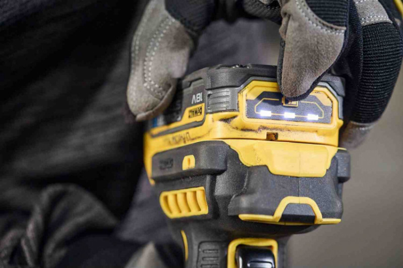 Шліфмашина кутова - болгарка акумуляторна безщіткова DeWALT DCG404S2T-DCG404S2T