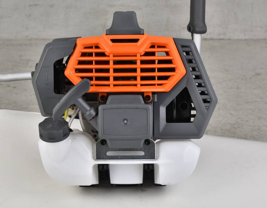 Мотокоса CN520F 1,5кВт/2к.с., жостк.вал, ніж+кос.головка Tap&Go-CN520F