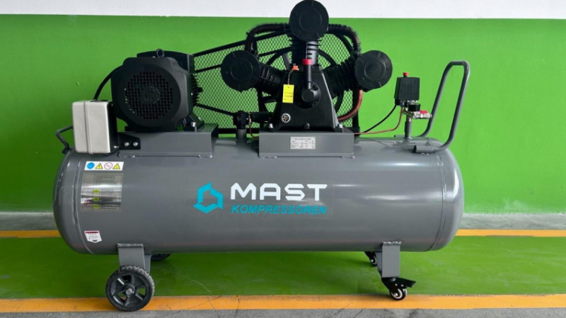 Поршневий компресор Mast TB90/300L 400V-TB90/300L