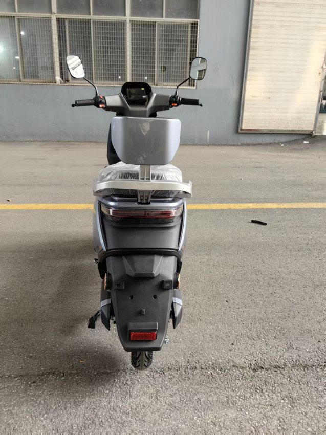 Скутер акумуляторний CP610, 72В, 1200Вт, Швидкість - 45км/год-C-EV 1200