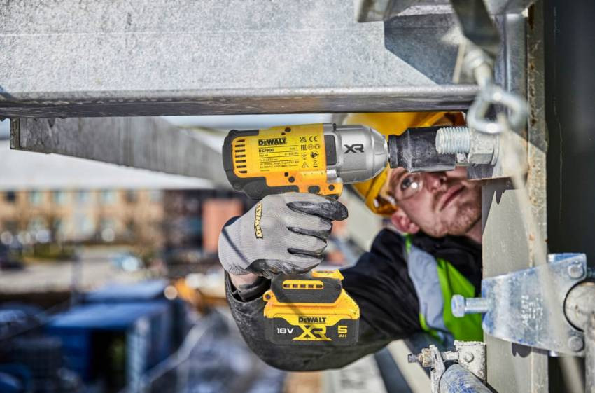Гайковерт ударний акумуляторний безщітковий DeWALT DCF900N-DCF900N