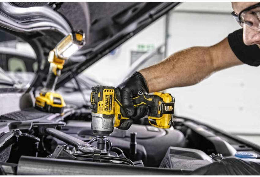 Гайковерт ударний акумуляторний безщітковий DeWALT DCF902N-DCF902N