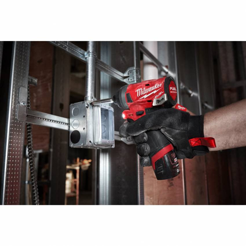 Гвинтоверт акумуляторний 1/4" HEX MILWAUKEE, M12 FID-202X, 147Нм (зарядний пристрій, 2 акум.Х 2Ач, HDкейс)-4933459823