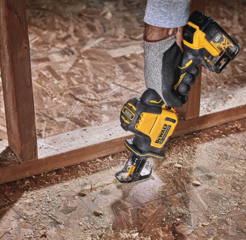 Пила шабельна акумуляторна безщіткова DeWALT DCS369M2-DCS369M2