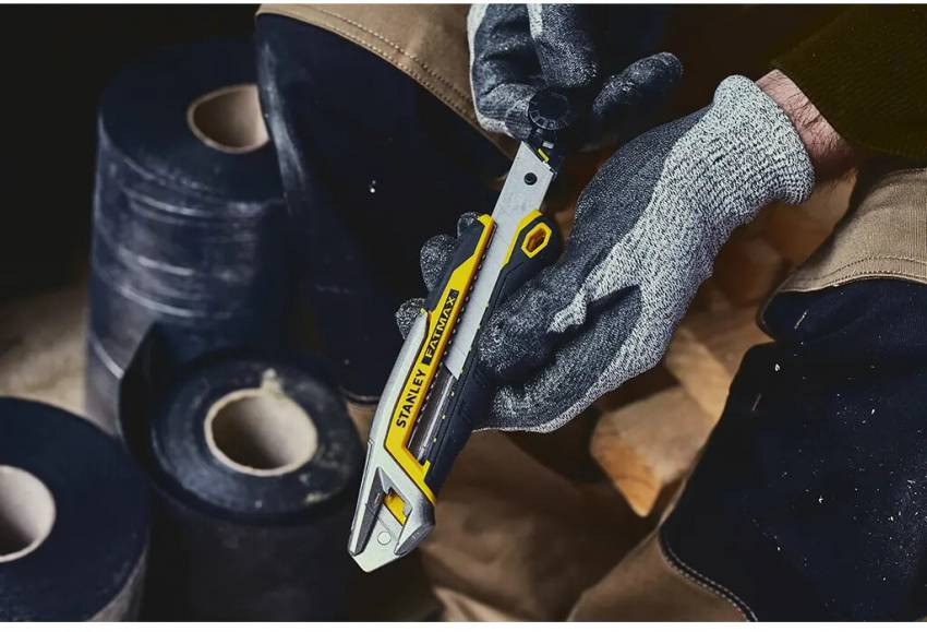 Ніж FatMax Integrated Snap Knife шириною 165 мм з лезом шириною 18 мм з сегментами, що відламуються STANLEY FMHT10592-0-FMHT10592-0