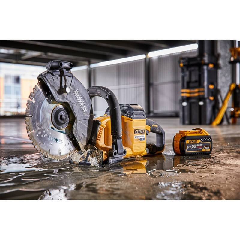 Пила відрізна безщіткова акумуляторна DeWALT DCS690X2-DCS690X2
