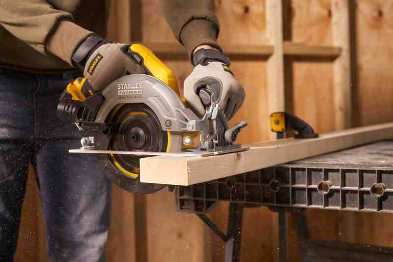 Пила циркулярна акумуляторна STANLEY FATMAX SFMCS550B-SFMCS550B