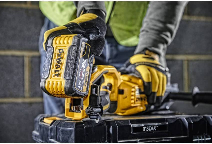 Дриль акумуляторний безщітковий DeWALT DCD470N-DCD470N