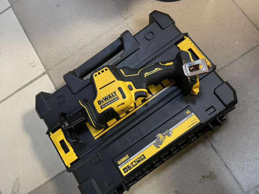 Пила шабельна акумуляторна безщіткова DeWALT DCS369NT-DCS369NT