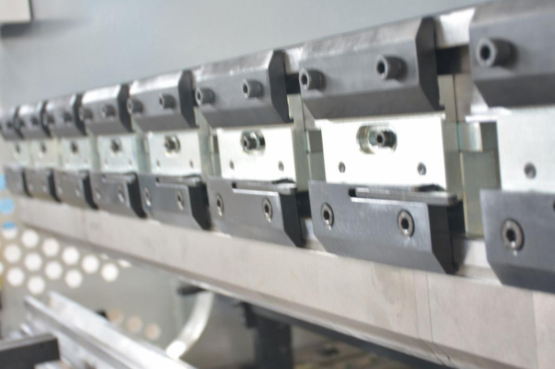 Гідравлічний листозгинальний прес з ЧПК Isitan EDGEBENDER 31135 NC-EB31135NC