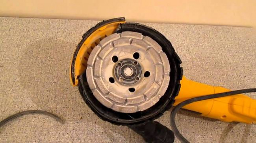 Кожух - адаптер DeWALT на пилосос для кутових шліфмашин, діаметр диска 115-125мм. DWE46150-DWE46150