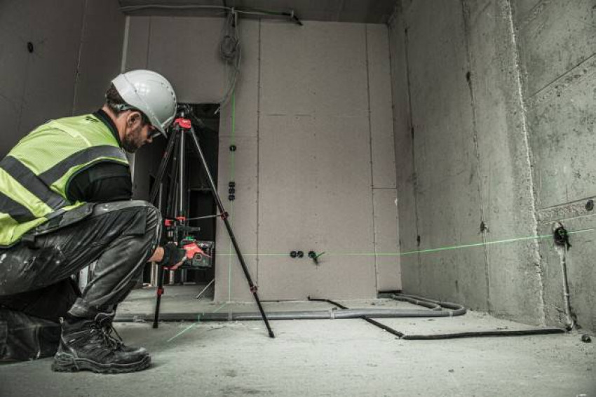 Лазерний 3D нівелір акумуляторний MILWAUKEE, M12 3PL-401C ( зарядний пристрій, 1акум.Х4Аг, кейс) (4933478102)-4933478102