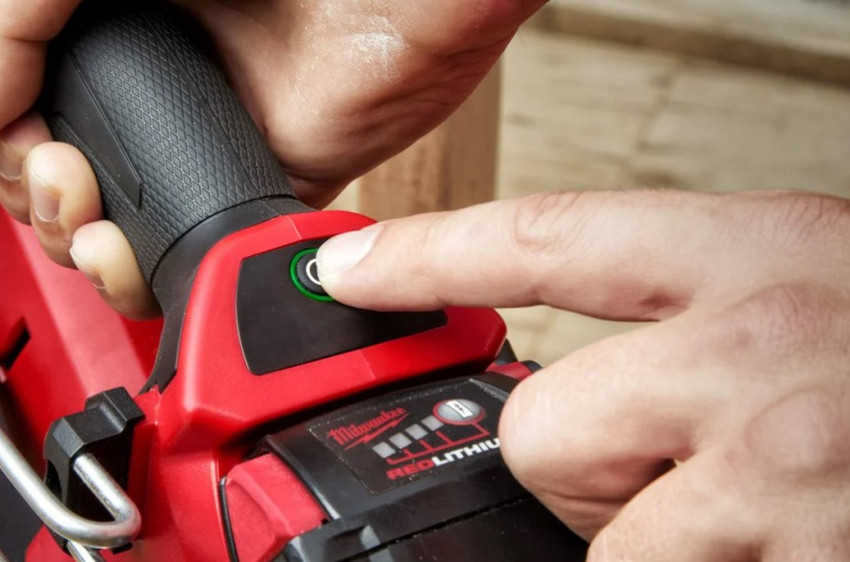 Пістолет цвяхозабивний акумуляторний безщітковий MILWAUKEE M18 FUEL FFNS-502C 4933478302-4933478302