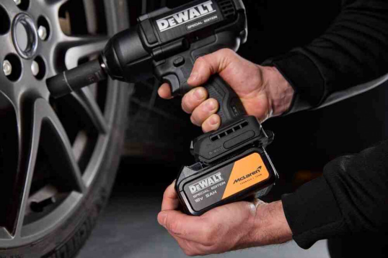 Гайкокрут ударний акумуляторний безщітковий McLaren F1 TEAM SPECIAL EDITION DeWALT DCF99MP2T-DCF99MP2T