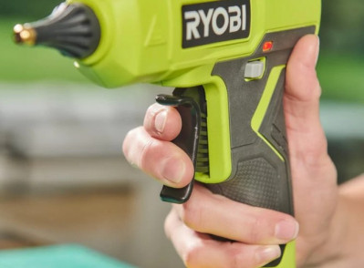 Пістолет клейовий акумуляторний RYOBI RGLU18-0 ONE+18В (каркас)