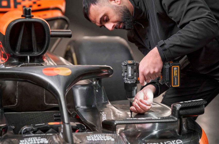 Дриль-шурупокрут ударний McLaren F1 TEAM LIMITED EDITION DeWALT DCD85MP2T-DCD85MP2T