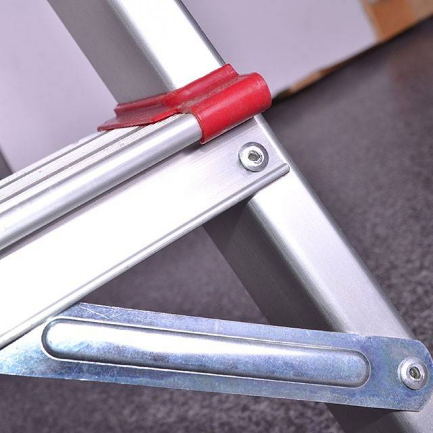 Драбина з алюмінію, 5 сходинок, висота до платформи 1065мм INTERTOOL LT-1005-LT-1005