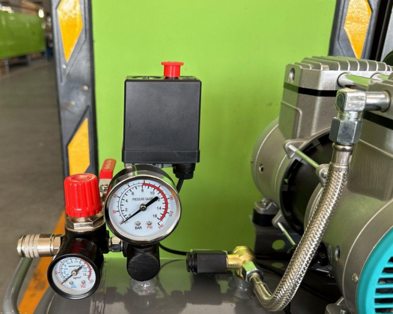 Безмасляний поршневий компресор Mast MOF1680/3x1500-120L-MOF1680/3x1500-120L