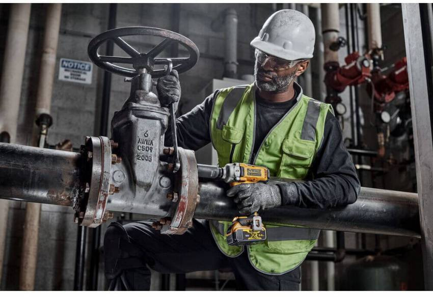 Гайковерт ударний акумуляторний безщітковий DeWALT DCF892N-DCF892N