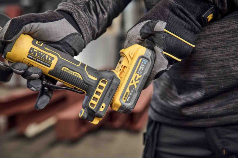 Шліфмашина кутова - болгарка акумуляторна безщіткова DeWALT DCG404S2T-DCG404S2T