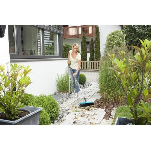 Комплект для прибирання: щітка 45 см + ручка Gardena Combisystem-03622-36.000.00