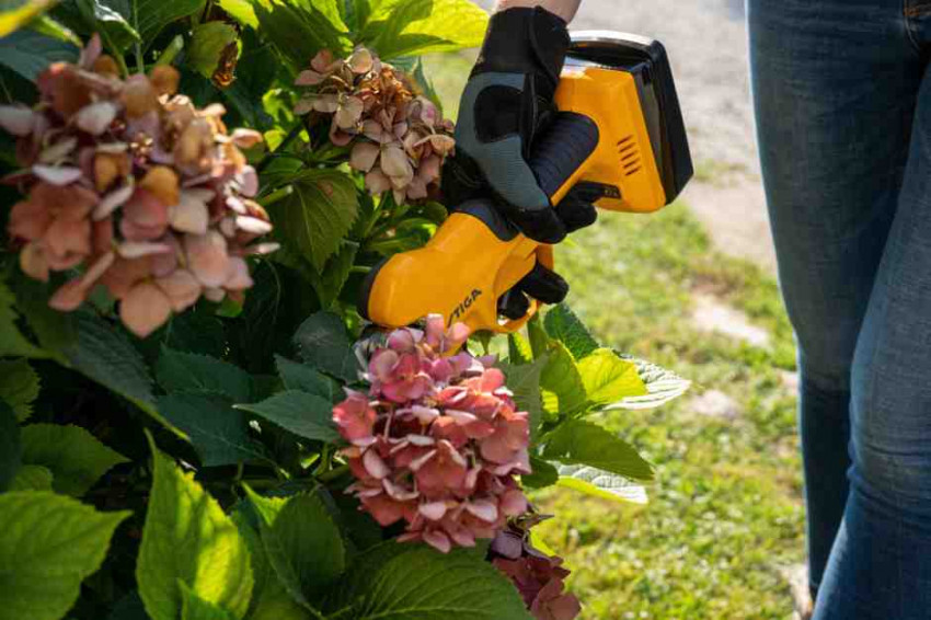 Набір з двох садових інструментів акумуляторних STIGA SP100eKit-SP100eKit