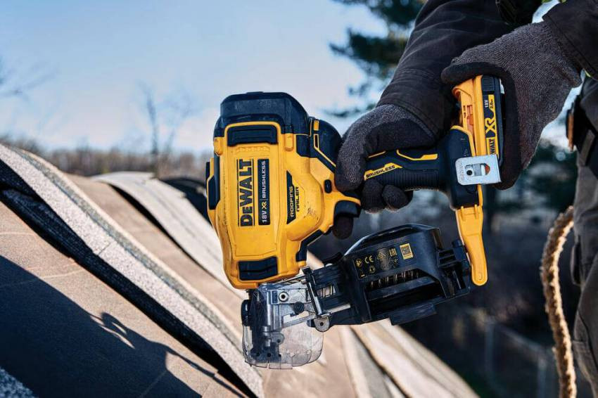 Пістолет гвоздезабивний акумуляторний безщітковий DeWALT DCN45RND2-DCN45RND2