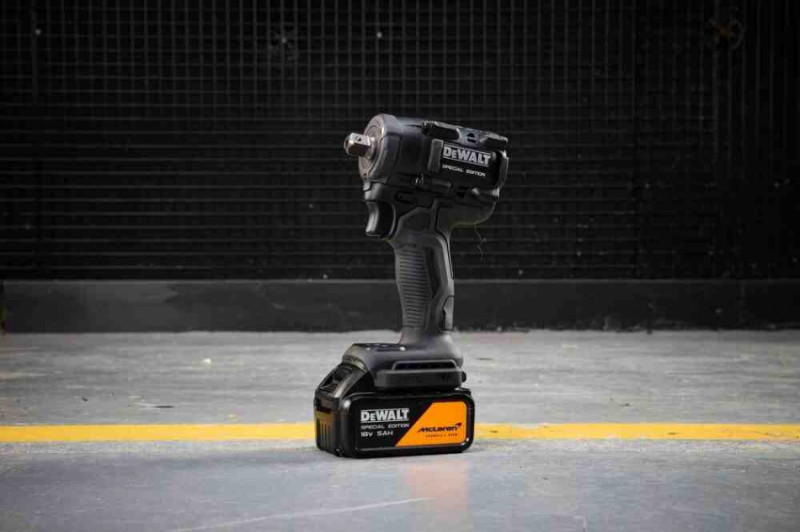 Гайкокрут ударний акумуляторний безщітковий McLaren F1 TEAM SPECIAL EDITION DeWALT DCF92MP2T-DCF92MP2T