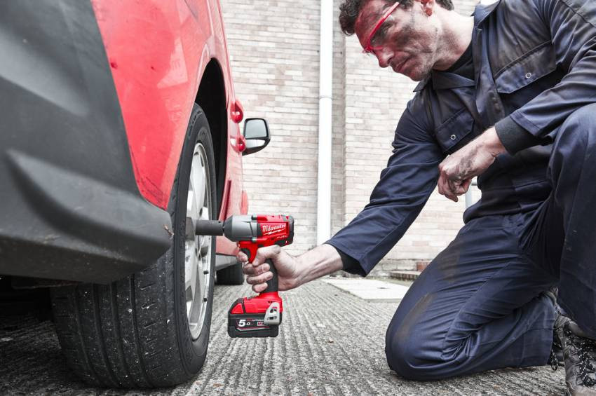 Гайкокрут акумуляторний 1/2" MILWAUKEE, M18 FMTIWP12-502X, 610Нм (зарядний пристрій, 2 акум.Х 5Ач, HDкейс)-4933459183