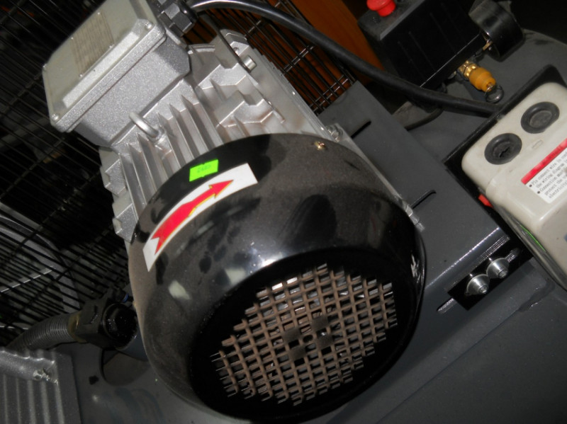 Компресор рес-200л 760/600л/хв 4кВт 10бар 380В 2 циліндри-KCH2090-200L