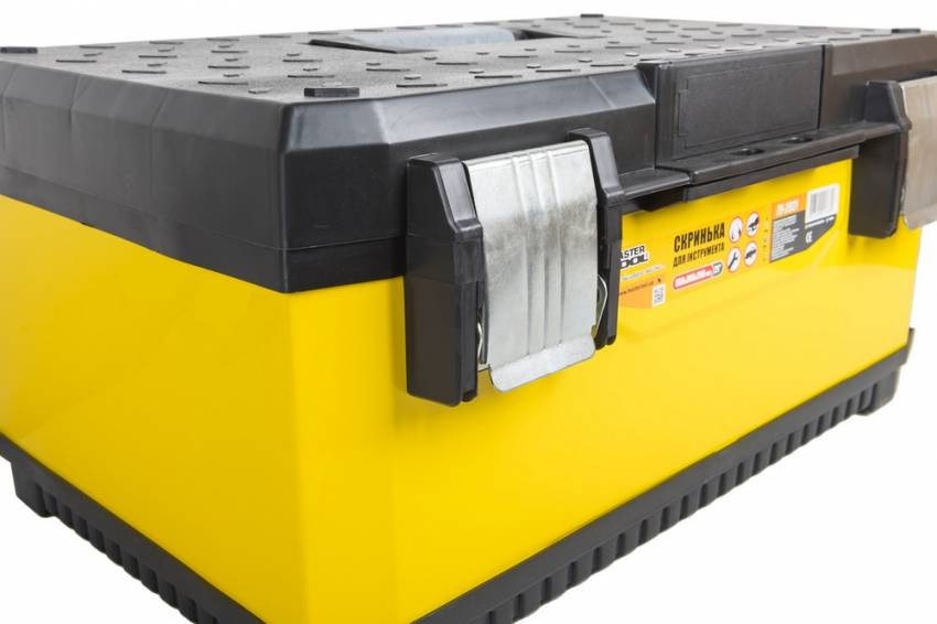 Скриня для інструменту MASTERTOOL 21" (556х366х266 мм) металевий корпус металеві замки 79-2921-79-2921