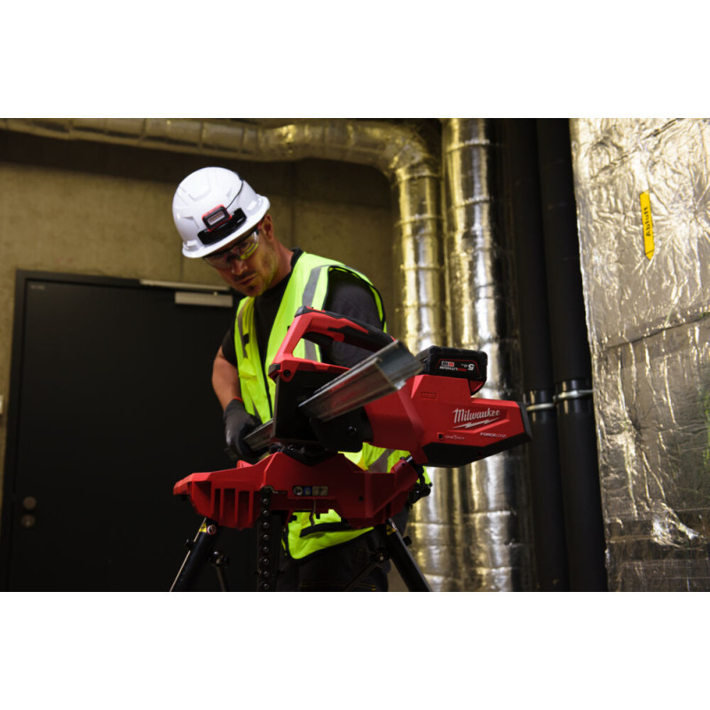 Каска захисна BOLT100 невентильована для промислового альпінізму біла MILWAUKEE-4932479246