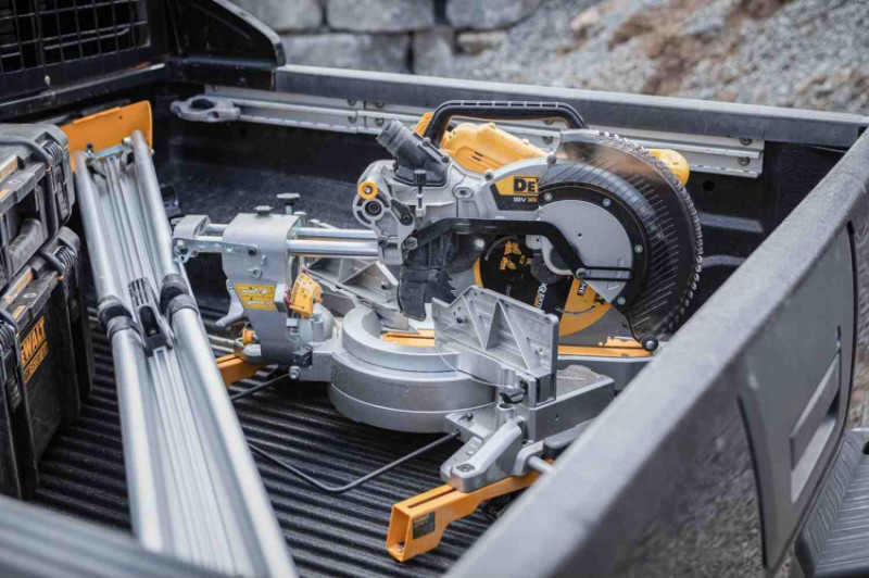 Пилка торцювальна акумуляторна безщіткова DeWALT DCS782N-DCS782N