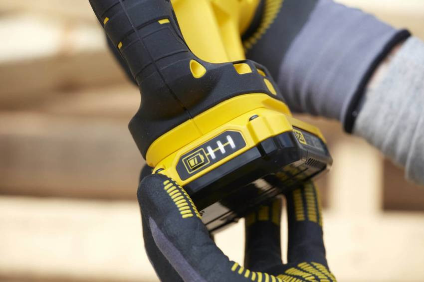 Пила шабельна акумуляторна STANLEY FATMAX SFMCS300D2K-SFMCS300D2K