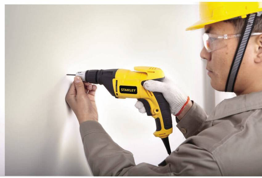 Шуруповерт мережевий STANLEY STDR5206-STDR5206