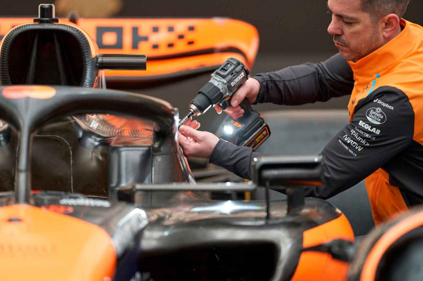 Дриль-шурупокрут ударний McLaren F1 TEAM LIMITED EDITION DeWALT DCD85MP2T-DCD85MP2T