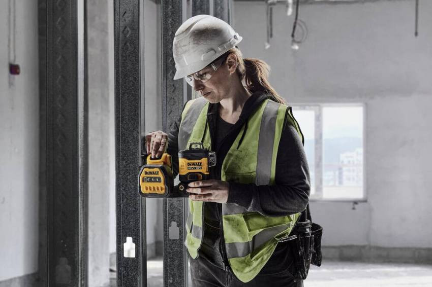 Рівень лазерний лінійний DeWALT DCE089D1G18-DCE089D1G18