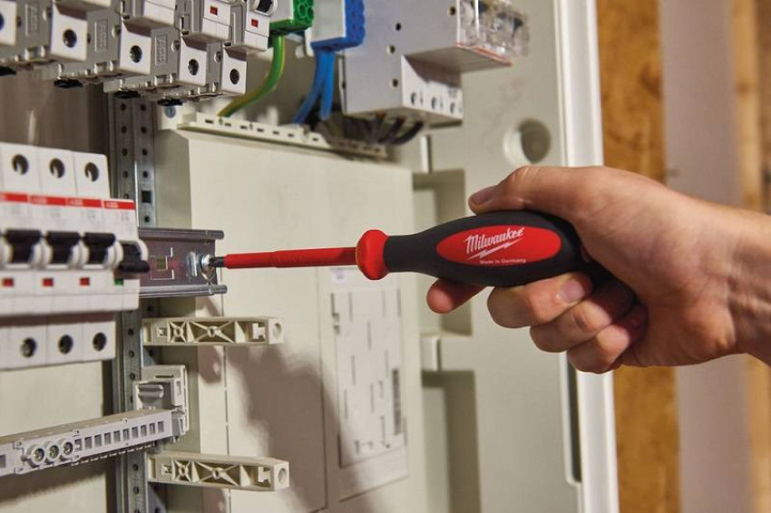 Викрутка VDE діелектрична MILWAUKEE PH1х80мм-4932464043