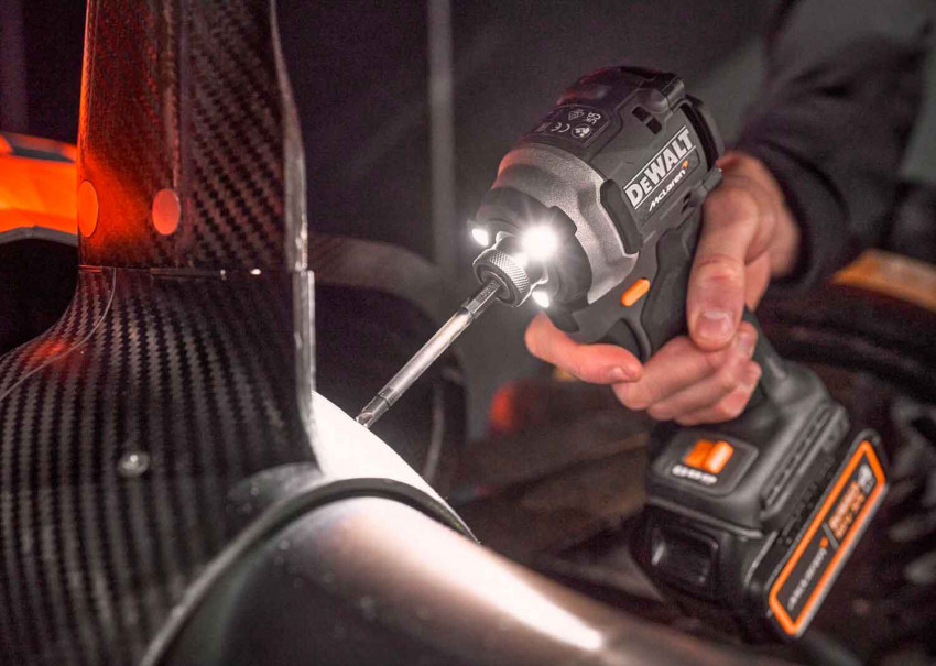 Набір з двох інструментів акумуляторних безщіткових McLaren F1 TEAM LIMITED EDITION DeWALT DCK200MM2T-DCK200MM2T
