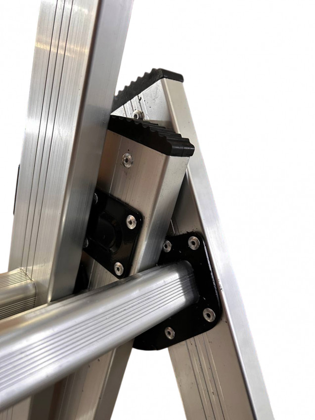 Драбина 3-секц. розкл. 3*9сх. 2,43-6,48м-KME309