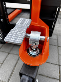 Штабелер гідравлічний 1500кг, підйом-1,6м, довжина вил 1,15м,ширина 330-740мм