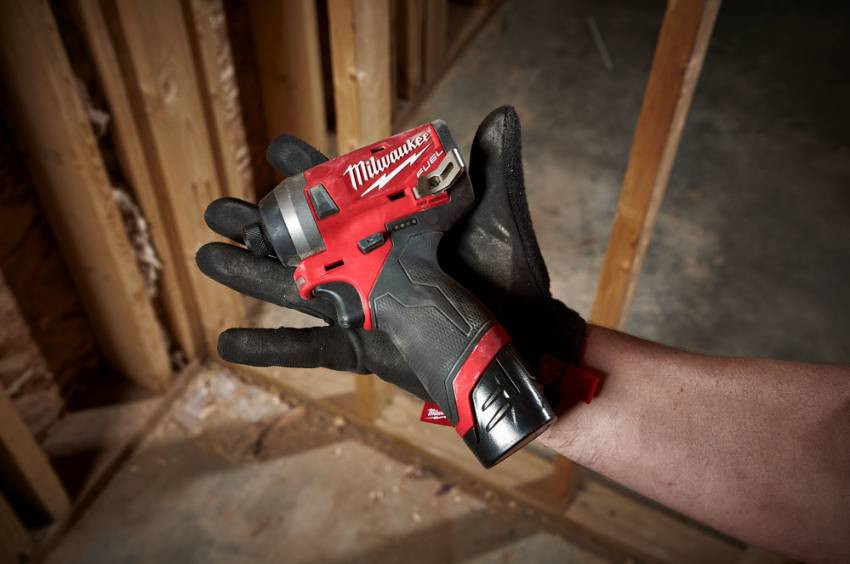Гвинтоверт акумуляторний 1/4" HEX MILWAUKEE, M12 FID-202X, 147Нм (зарядний пристрій, 2 акум.Х 2Ач, HDкейс)-4933459823