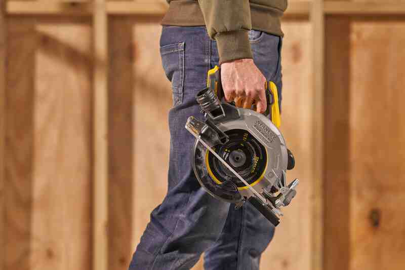 Пила циркулярна акумуляторна STANLEY FATMAX SFMCS550B-SFMCS550B