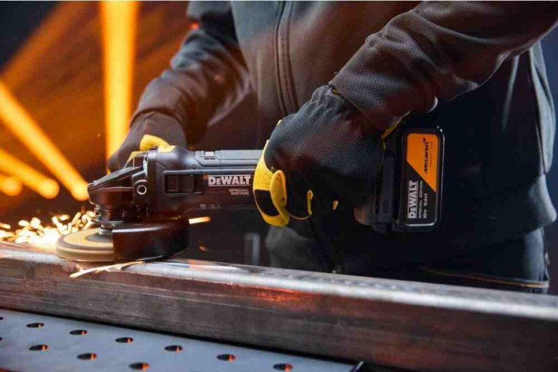 Шліфмашина кутова - болгарка акумуляторна безщіткова McLaren F1 TEAM SPECIAL EDITION DeWALT DCG45MP2T-DCG45MP2T
