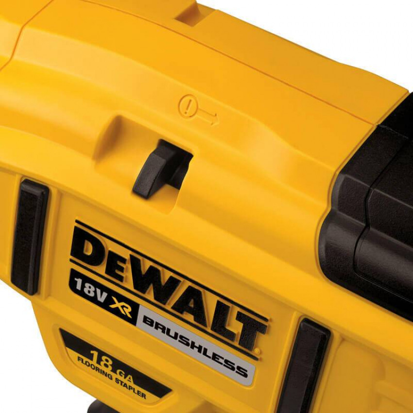 Степлер скобозабивний акумуляторний безщітковий DeWALT DCN682N-DCN682N