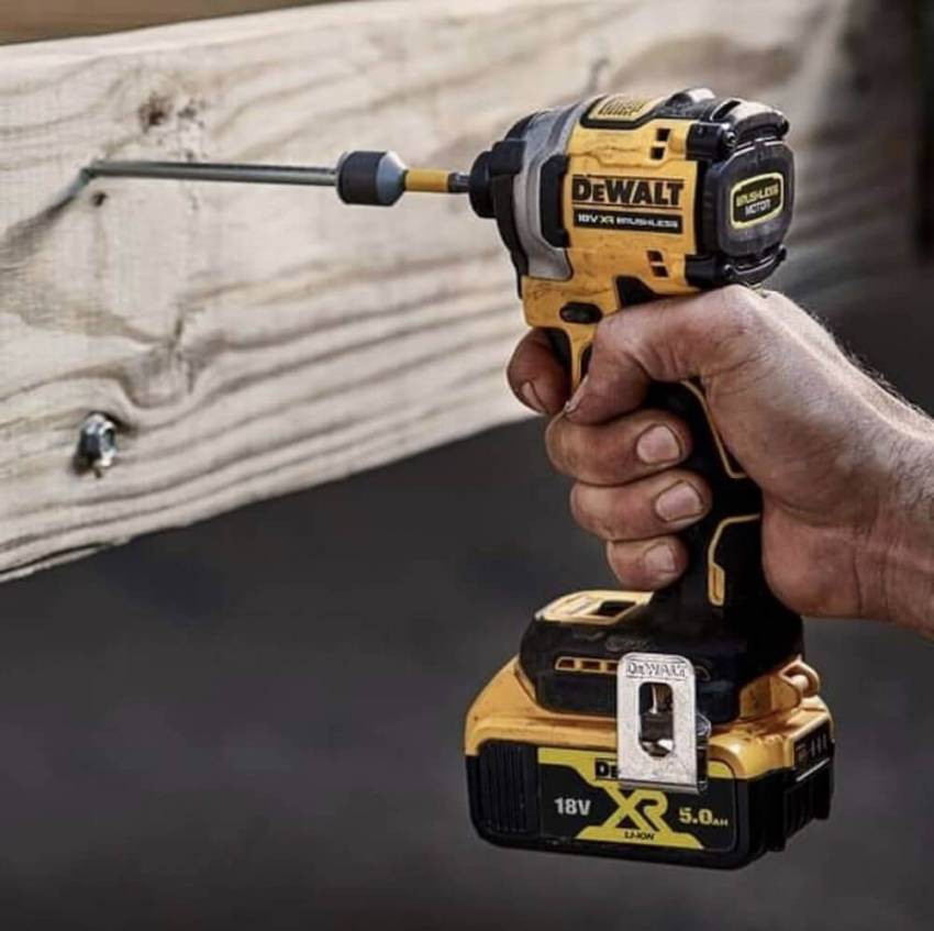 Шуруповерт акумуляторний ударний безщітковий DeWALT DCF850N-DCF850N