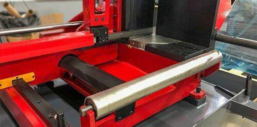 Напівавтоматична двоколонна стрічкова пила по металу Karmetal KDG 460x800 DM-KDG 460x800 DM
