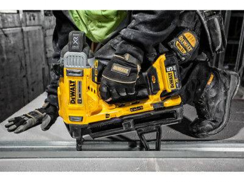 Пістолет гвоздезабивний акумуляторний безщітковий DeWALT DCN890P2-DCN890P2