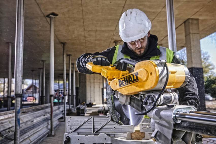Пила настільна мережева DeWALT DWS780-DWS780